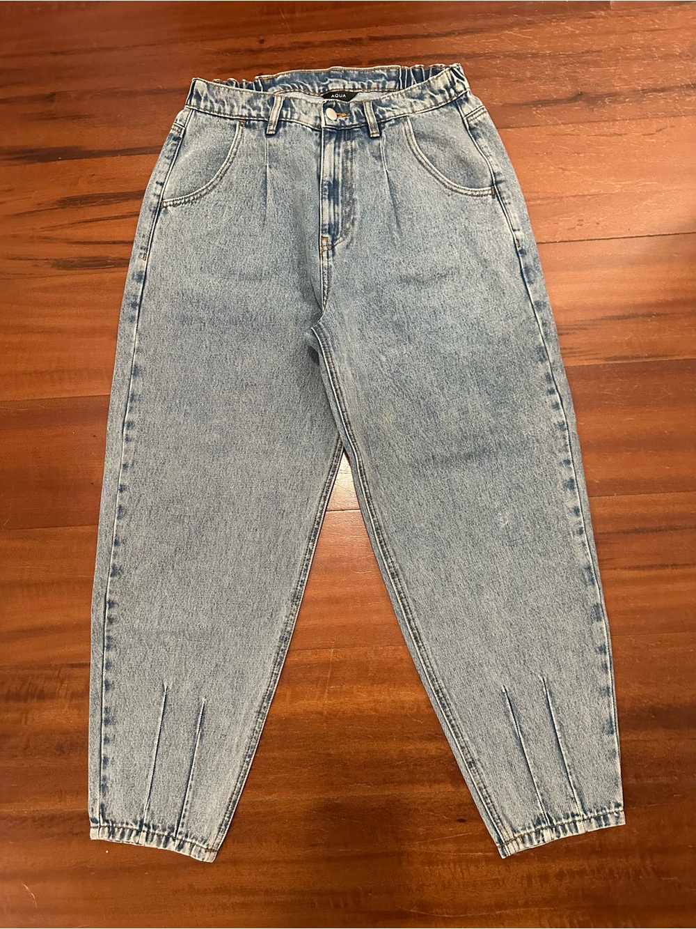 AQUA High-Rise Barrel Jeans